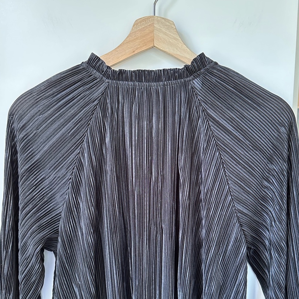 Banana Republic Long Sleeve Plisse Dress, size XS - Picture 4 of 5